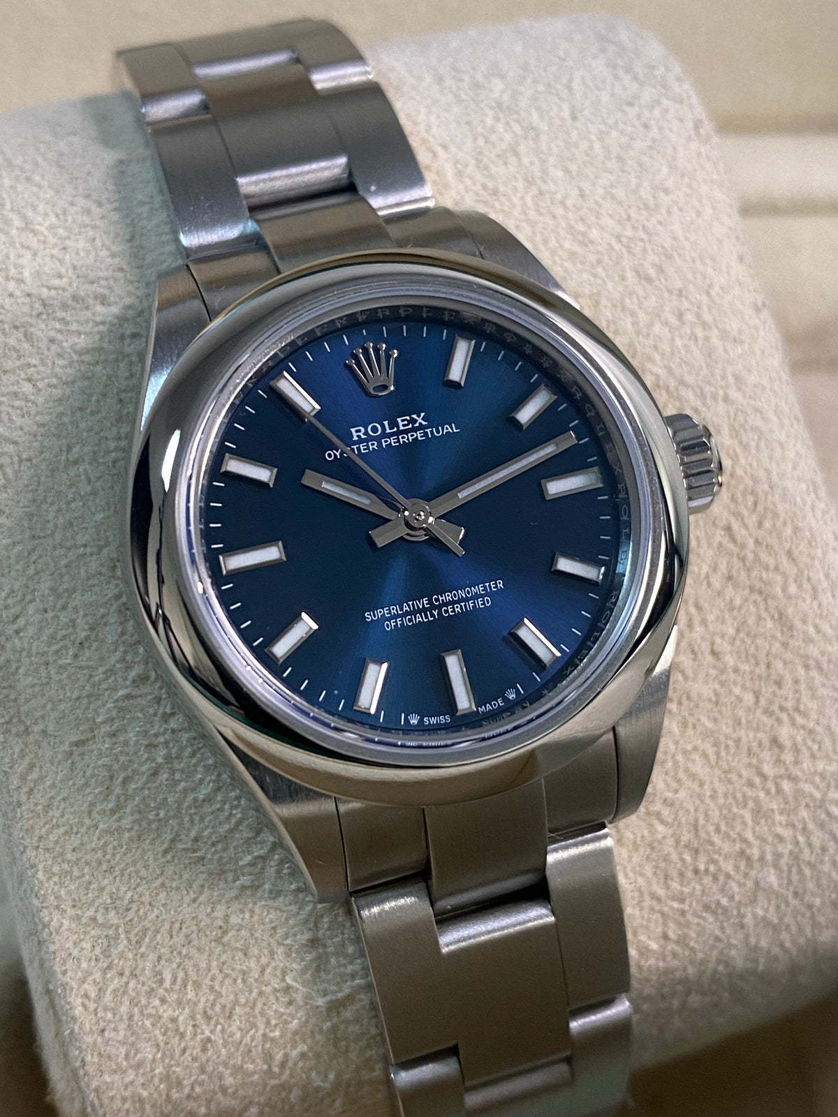 Rolex Oyster Perpetual 28 - 2023 - Domed Bezel - Blue Index Dial - Oyster Bracelet - 276200 *FULL SET*