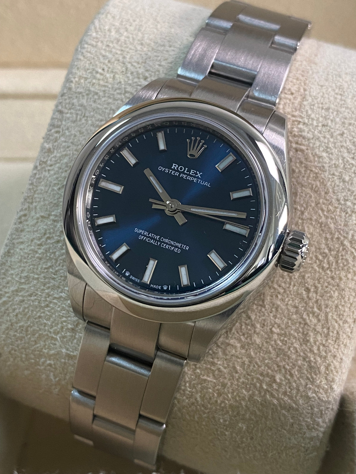 Rolex Oyster Perpetual 28 - 2023 - Domed Bezel - Blue Index Dial - Oyster Bracelet - 276200 *FULL SET*