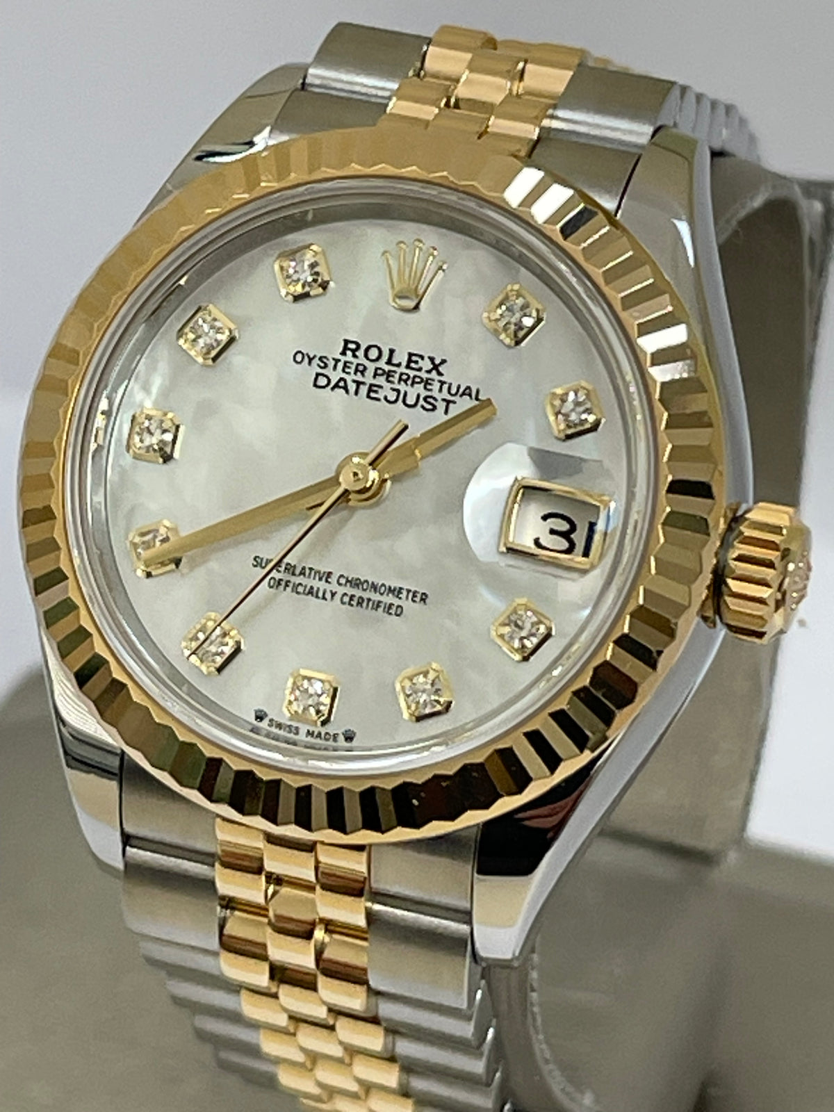 Rolex Steel and Yellow Gold Lady-Datejust - 2023 - Fluted Bezel - White Mother-Of-Pearl Diamond Dial - Jubilee Bracelet - 279173