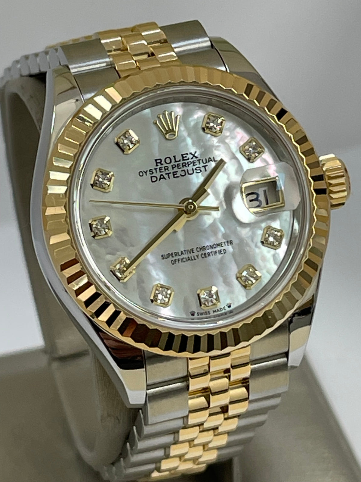 Rolex Steel and Yellow Gold Lady-Datejust - 2023 - Fluted Bezel - White Mother-Of-Pearl Diamond Dial - Jubilee Bracelet - 279173