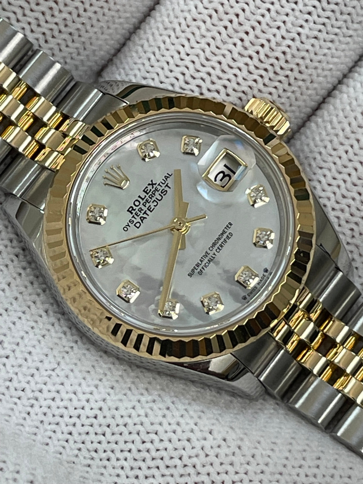 Rolex Steel and Yellow Gold Lady-Datejust - 2023 - Fluted Bezel - White Mother-Of-Pearl Diamond Dial - Jubilee Bracelet - 279173