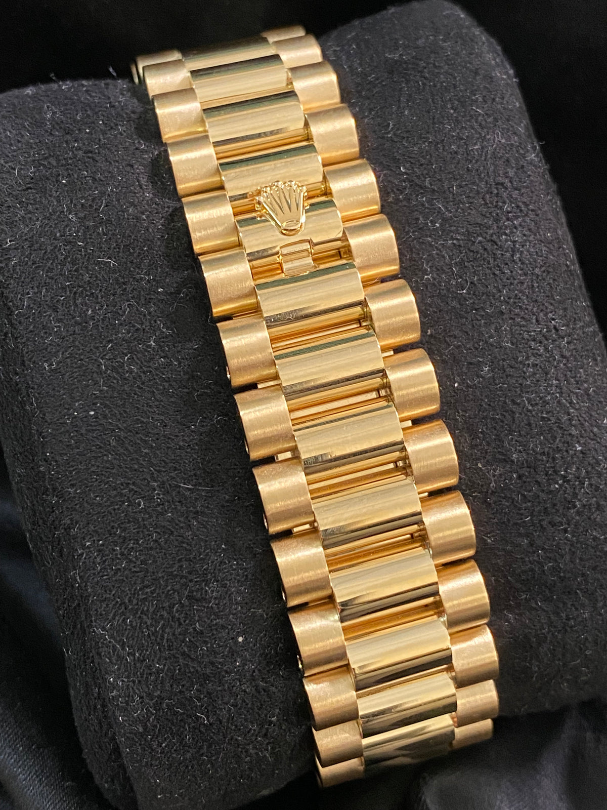 Rolex Yellow Gold Day-Date II - 2012 - Fluted Bezel - Champagne Roman Dial - President Bracelet - 218238