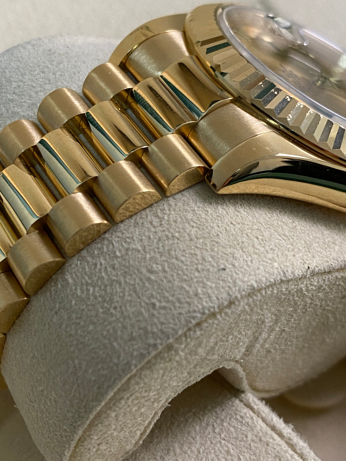 Rolex Yellow Gold Day-Date II - 2012 - Fluted Bezel - Champagne Roman Dial - President Bracelet - 218238