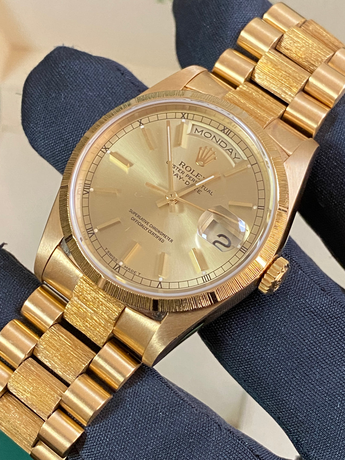 Rolex Yellow Gold Day-Date 36 - L serial - Fluted Bezel - Champagne Index Dial - President Bracelet - 18248