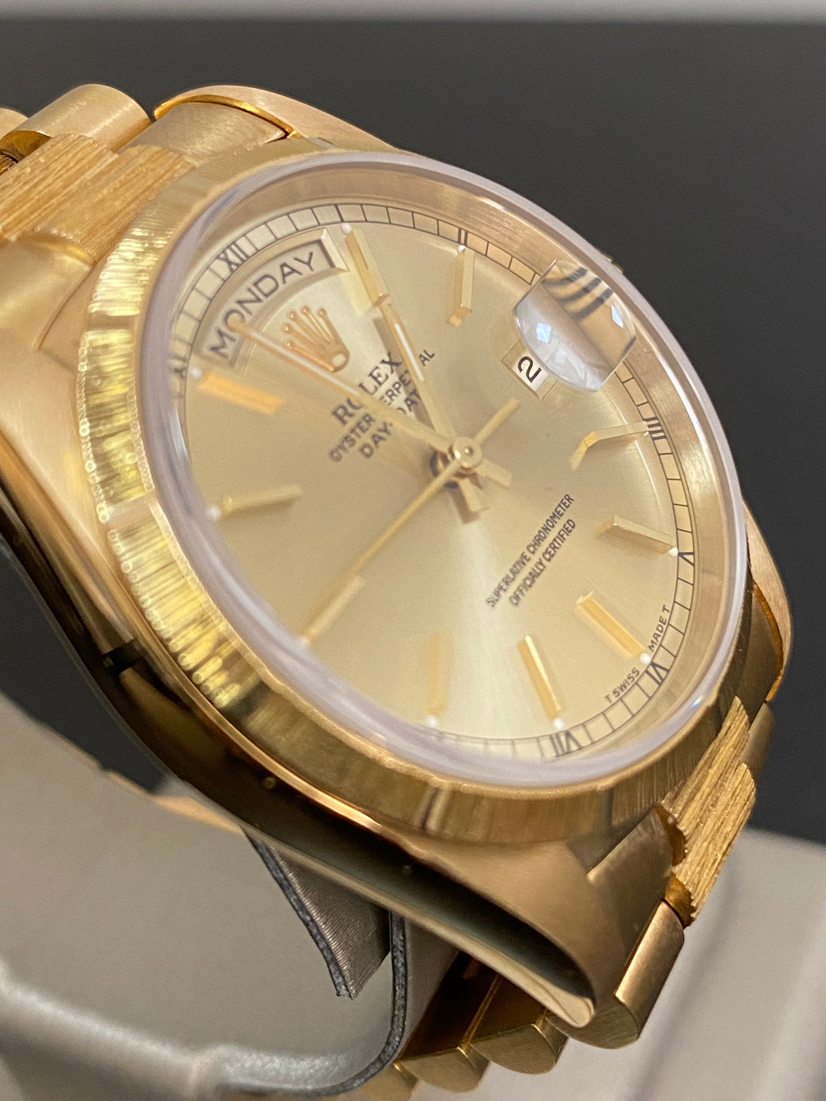 Rolex Yellow Gold Day-Date 36 - L serial - Fluted Bezel - Champagne Index Dial - President Bracelet - 18248