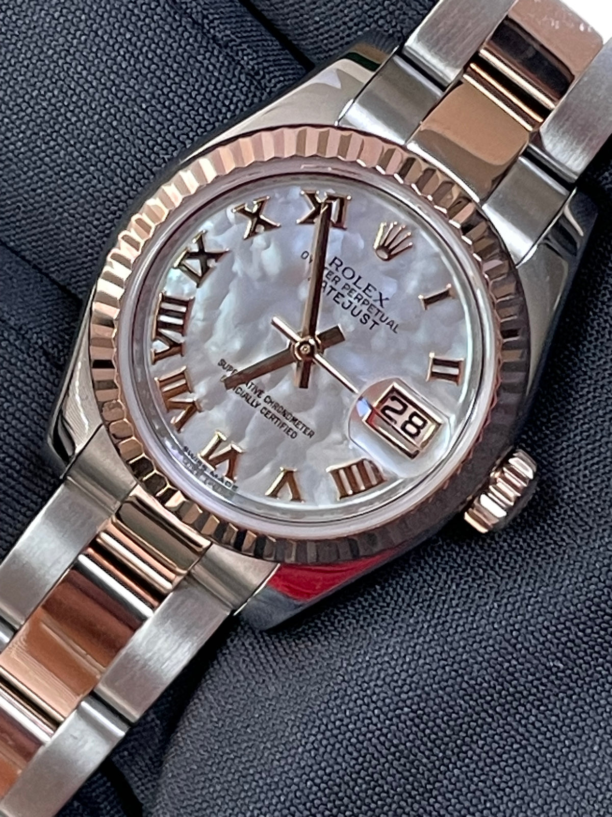 Rolex Everose Gold and Steel Lady-Datejust 26 - 2018 - Fluted Bezel - Mother-Of-Pearl Roman Dial - Oyster Bracelet - 179171