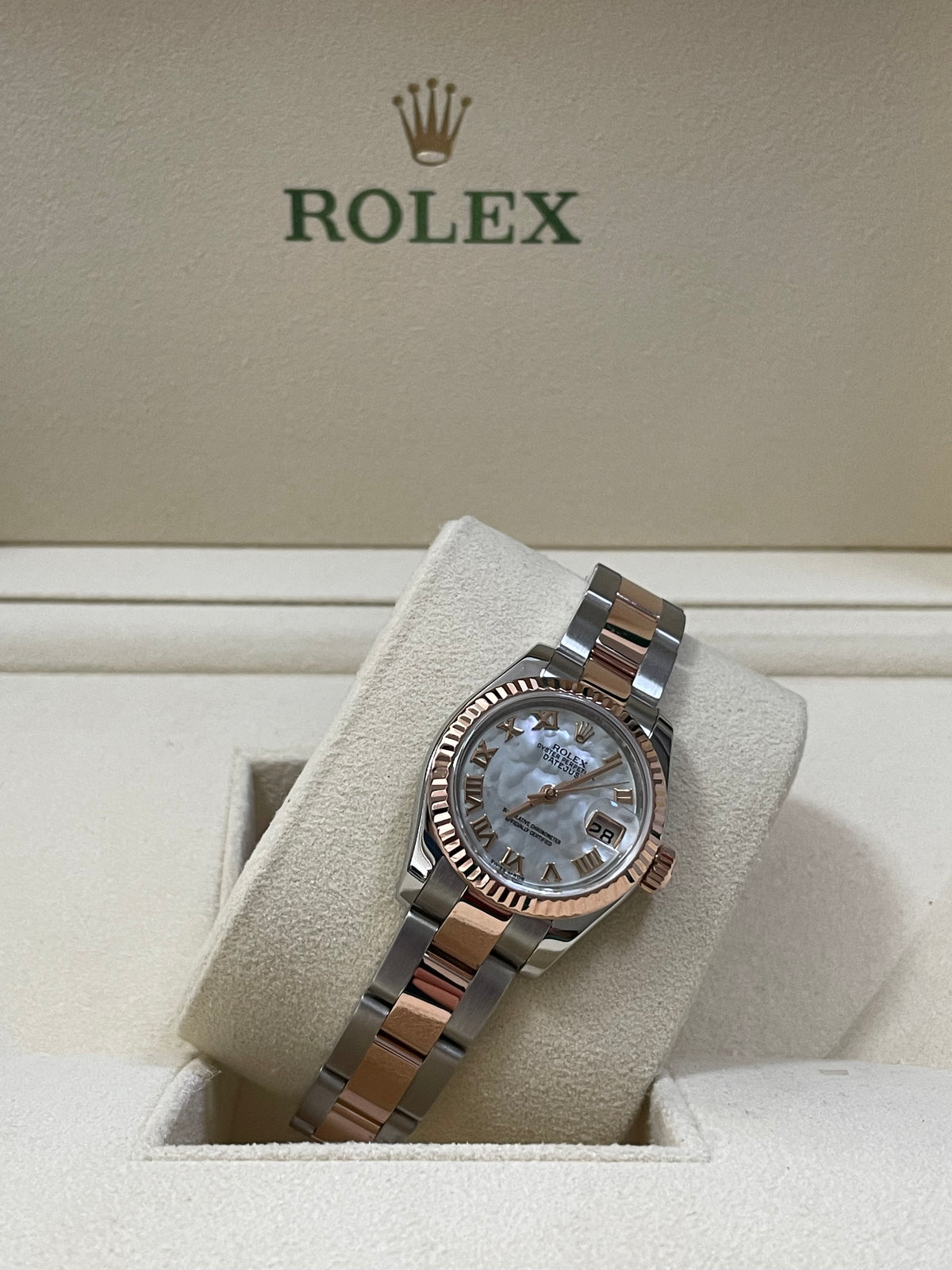 Rolex Everose Gold and Steel Lady-Datejust 26 - 2018 - Fluted Bezel - Mother-Of-Pearl Roman Dial - Oyster Bracelet - 179171