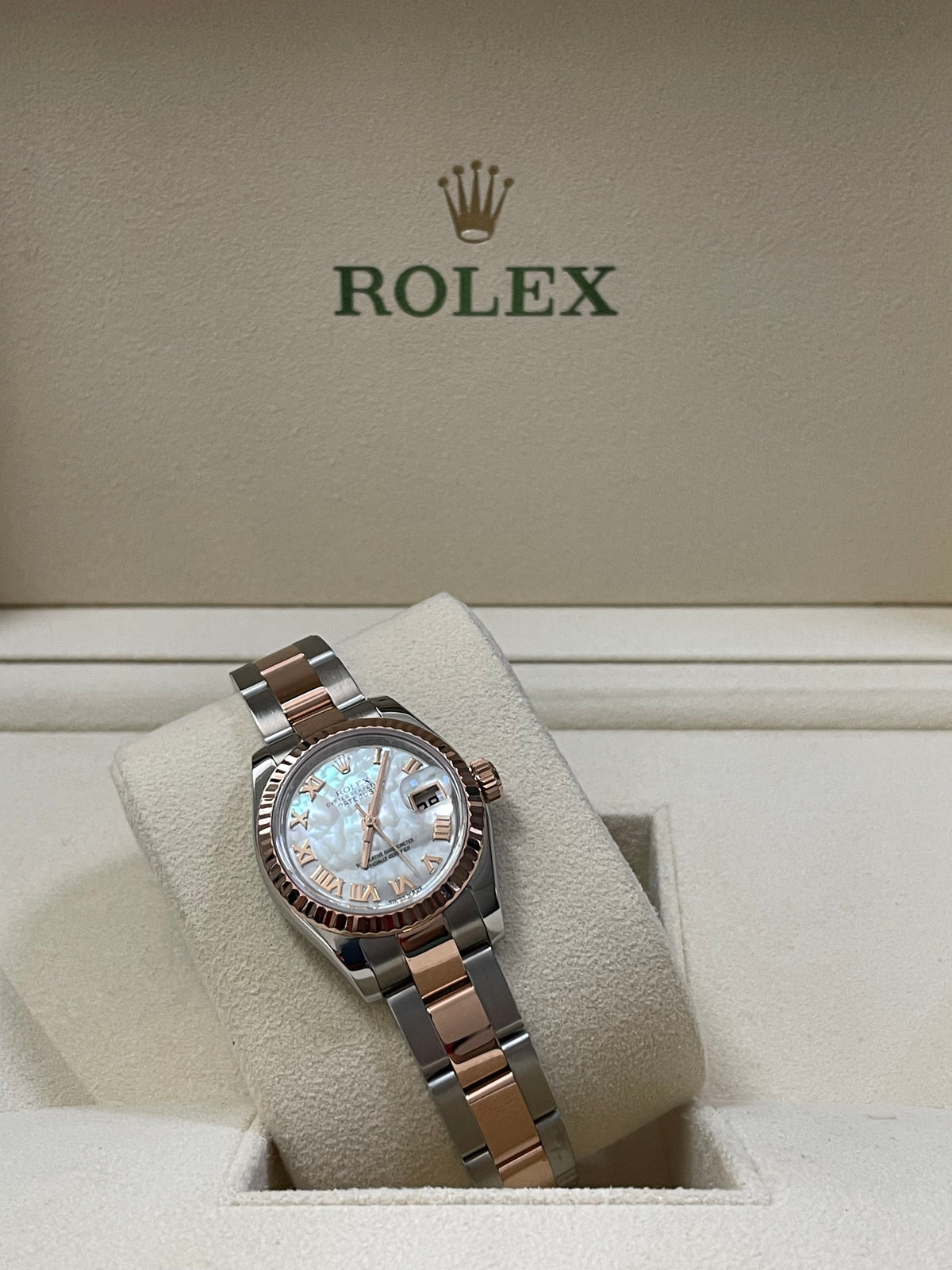 Rolex Everose Gold and Steel Lady-Datejust 26 - 2018 - Fluted Bezel - Mother-Of-Pearl Roman Dial - Oyster Bracelet - 179171