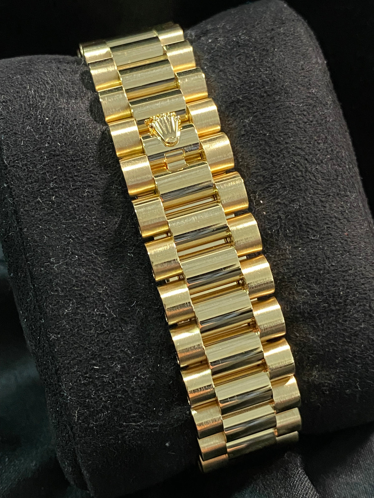 Rolex Yellow Gold Day-Date 36 - G serial - Fluted Bezel - Champagne Roman Dial - President Bracelet - 118238 *FULL SET*