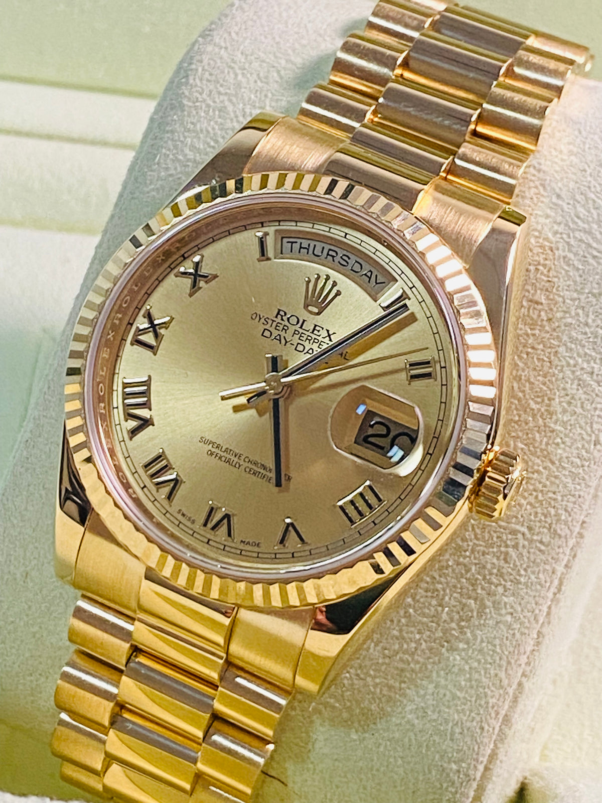 Rolex Yellow Gold Day-Date 36 - G serial - Fluted Bezel - Champagne Roman Dial - President Bracelet - 118238 *FULL SET*