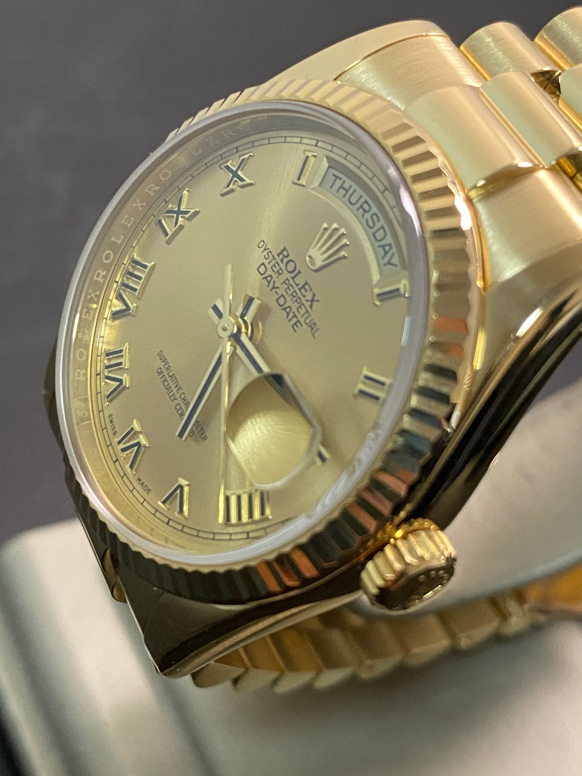 Rolex Yellow Gold Day-Date 36 - G serial - Fluted Bezel - Champagne Roman Dial - President Bracelet - 118238 *FULL SET*