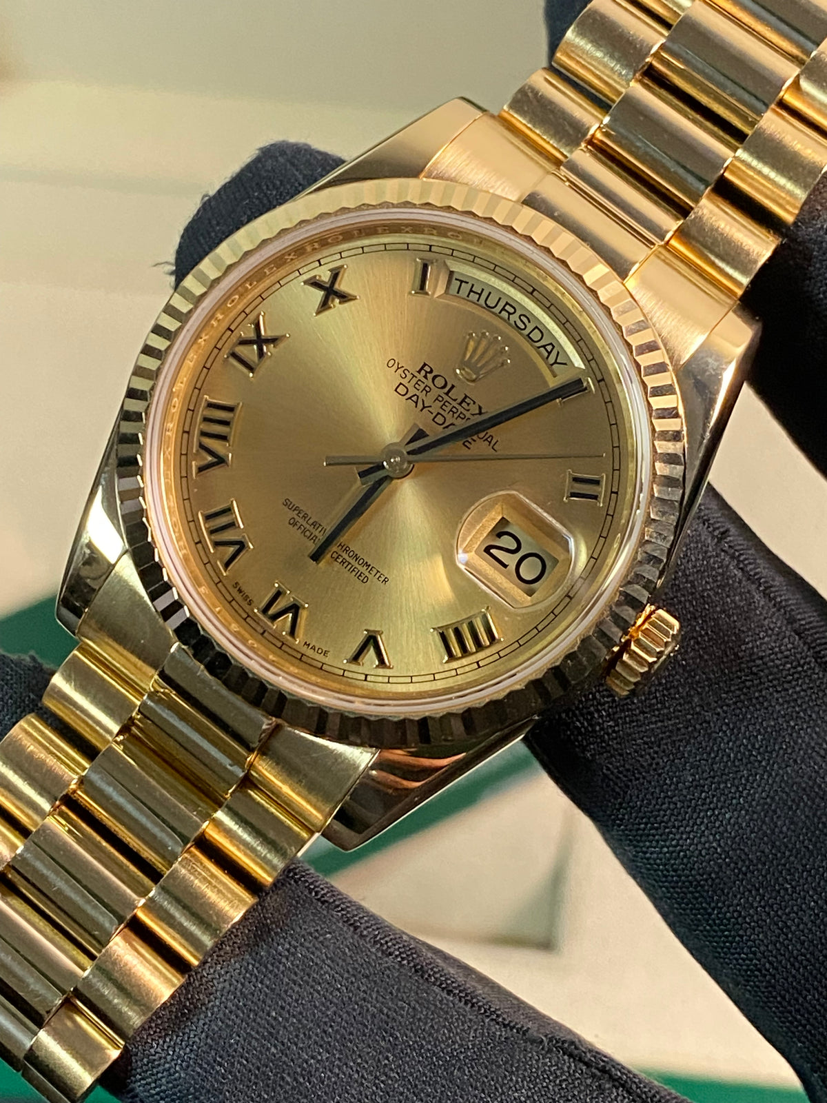 Rolex Yellow Gold Day-Date 36 - G serial - Fluted Bezel - Champagne Roman Dial - President Bracelet - 118238 *FULL SET*