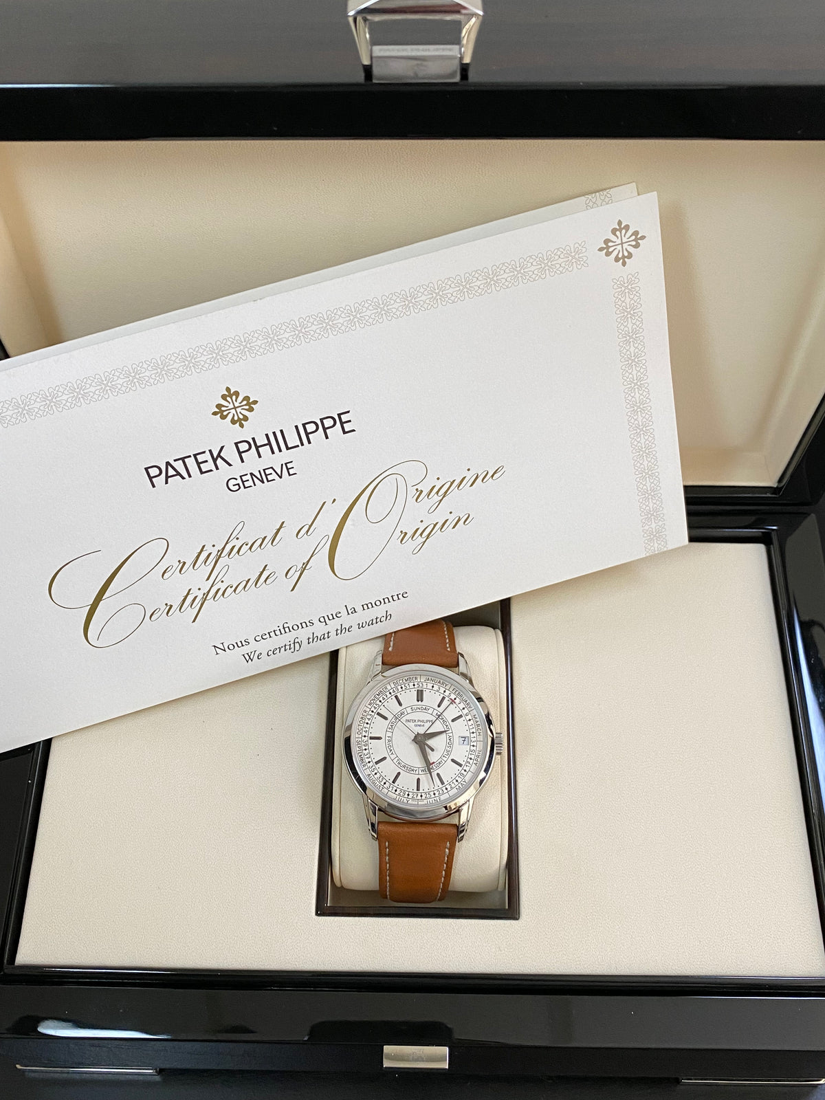 Patek Philippe Calatrava Weekly Calendar - 2022 - Silvery Opaline Dial - Brown Leather Strap - 5212A-001 *FULL SET*