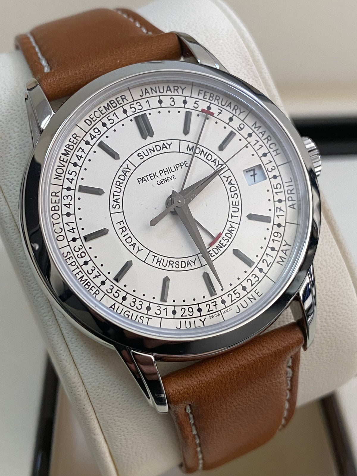 Patek Philippe Calatrava Weekly Calendar - 2022 - Silvery Opaline Dial - Brown Leather Strap - 5212A-001 *FULL SET*