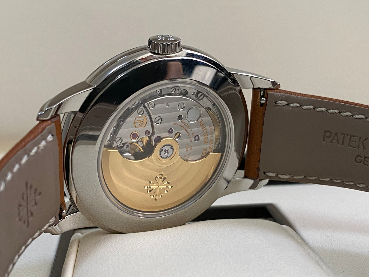 Patek Philippe Calatrava Weekly Calendar - 2022 - Silvery Opaline Dial - Brown Leather Strap - 5212A-001 *FULL SET*