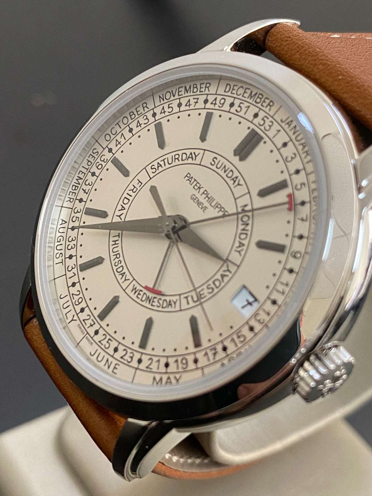 Patek Philippe Calatrava Weekly Calendar - 2022 - Silvery Opaline Dial - Brown Leather Strap - 5212A-001 *FULL SET*