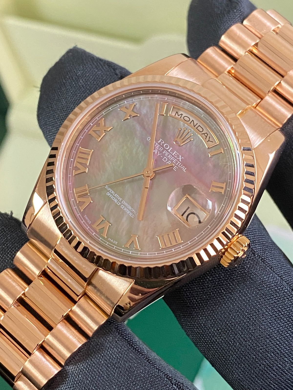 Rolex Everose Gold Day-Date 36 - D serial - Fluted Bezel - Tahitian Mother of Pearl Roman Dial - President Bracelet - 118235