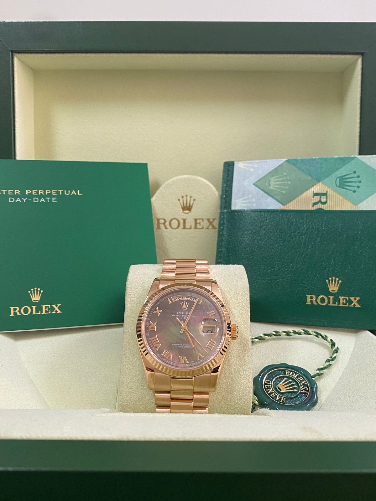 Rolex Everose Gold Day-Date 36 - D serial - Fluted Bezel - Tahitian Mother of Pearl Roman Dial - President Bracelet - 118235