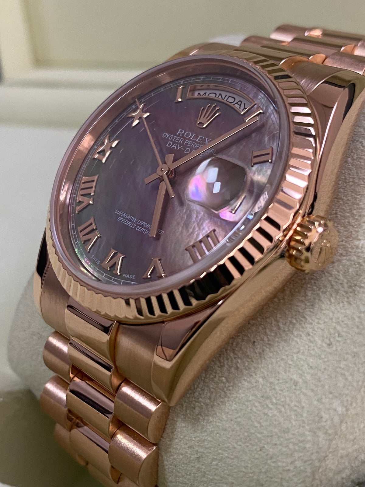 Rolex Everose Gold Day-Date 36 - D serial - Fluted Bezel - Tahitian Mother of Pearl Roman Dial - President Bracelet - 118235