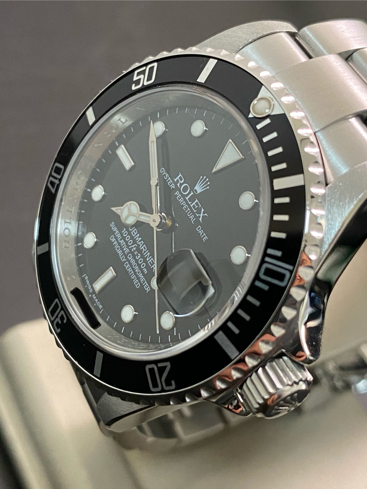 Rolex Steel Submariner Date - V serial - Pre-Ceramic Bezel - Black Dial - 16610 *FULL SET*