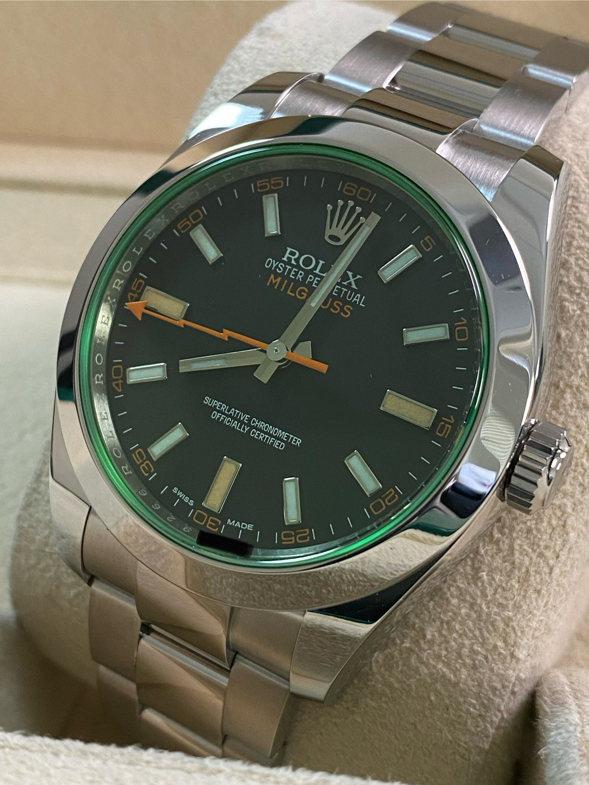 Rolex Milgauss - 2019 - Black Dial - Green Crystal - 116400GV *FULL SET*