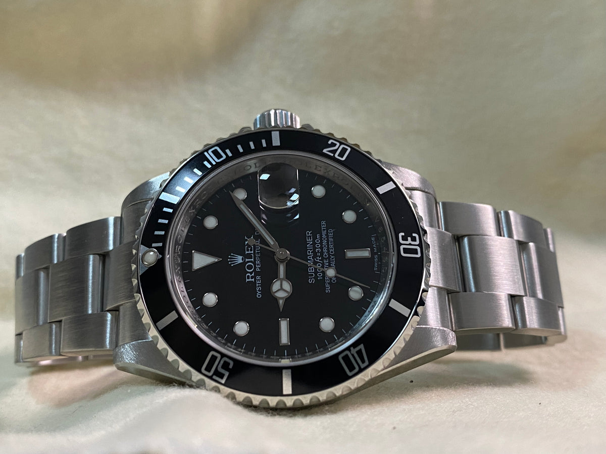 Rolex Steel Submariner Date - V serial - Pre-Ceramic Bezel - Black Dial - 16610 *FULL SET*