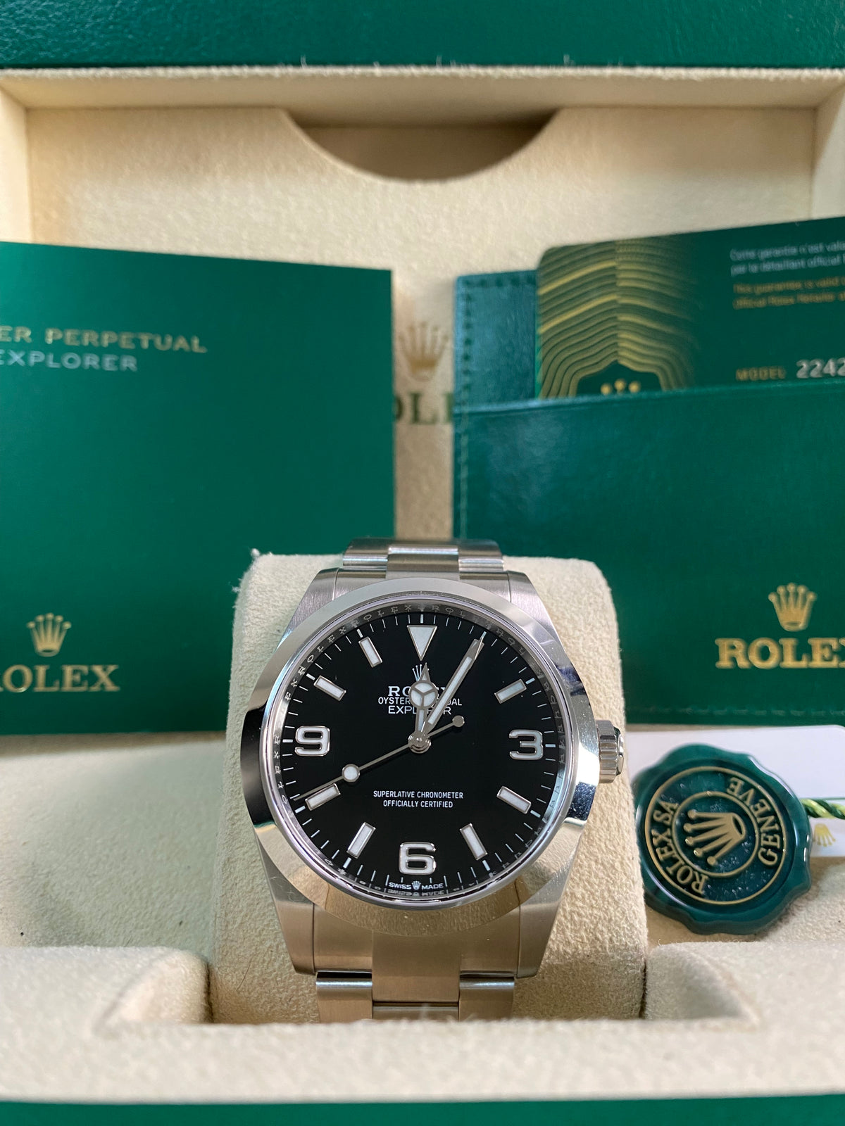 Rolex Oyster Perpetual Explorer 40 - 2024 - Black Dial - Smooth Bezel - 224270 *FULL SET*