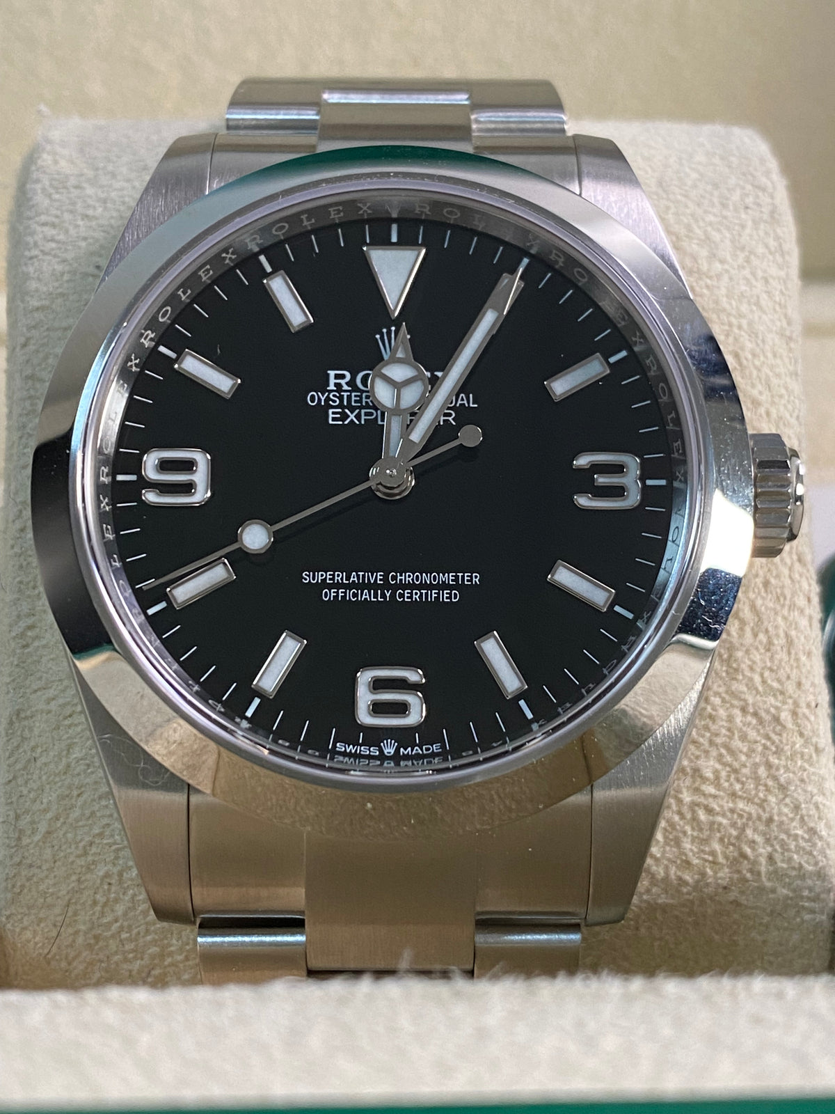 Rolex Oyster Perpetual Explorer 40 - 2024 - Black Dial - Smooth Bezel - 224270 *FULL SET*