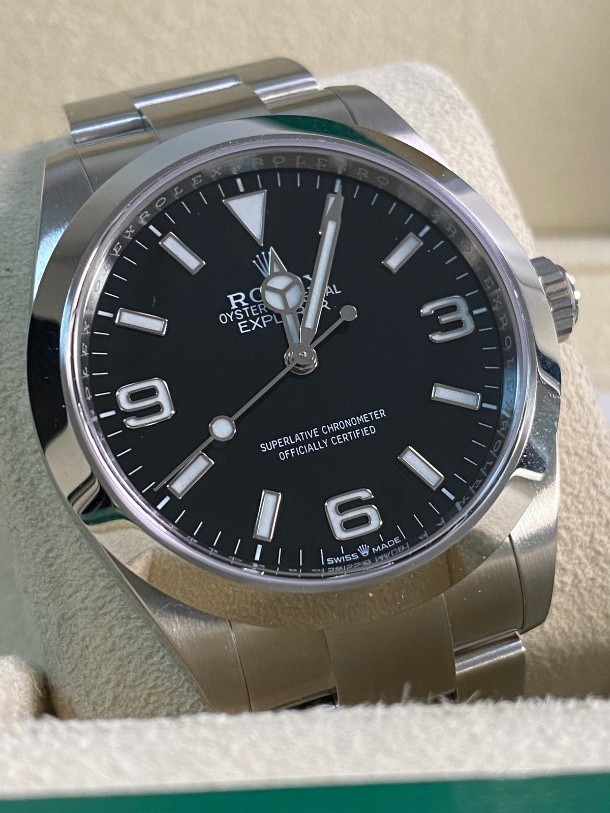 Rolex Oyster Perpetual Explorer 40 - 2024 - Black Dial - Smooth Bezel - 224270 *FULL SET*