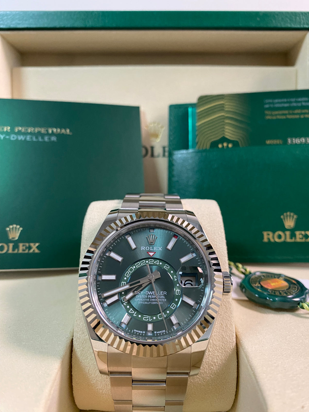 Rolex Steel Sky-Dweller - 2025 - Mint Green Dial - Oyster Bracelet - 336934 *FULL SET*