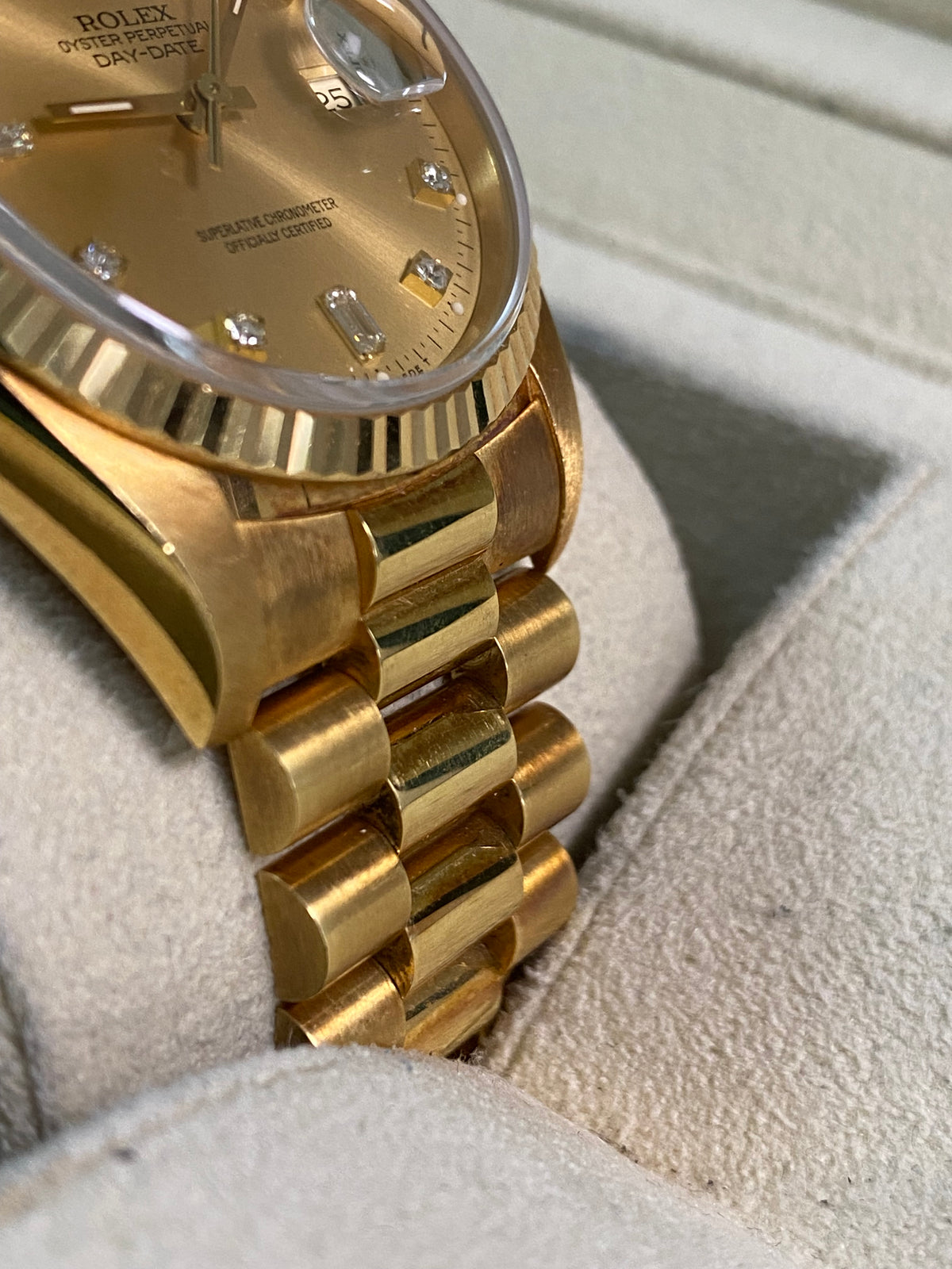 Rolex Yellow Gold Day-Date 36 - X serial - Fluted Bezel - Champagne Diamond Dial - President Bracelet - 18238 *UNPOLISHED*