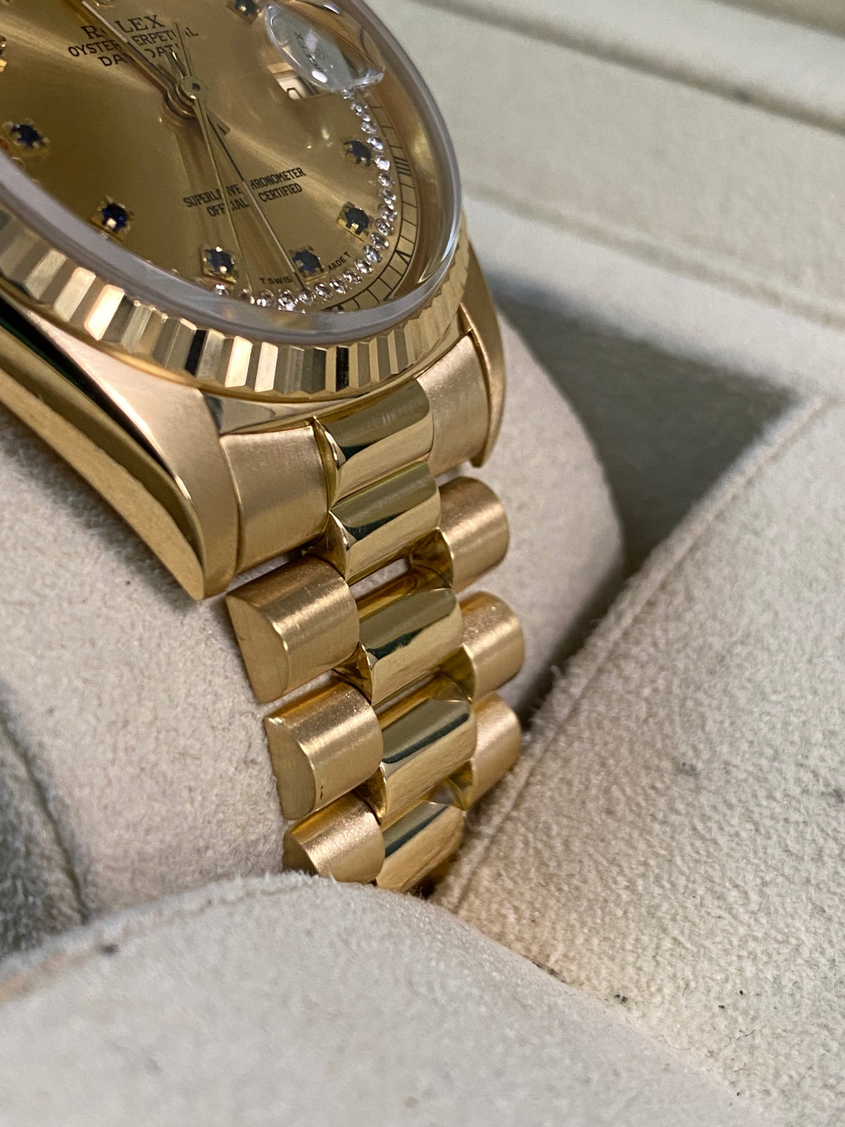 Rolex Yellow Gold Day-Date 36 - R serial - Fluted Bezel - Sapphire String Diamond Dial - President Bracelet - 18238LS