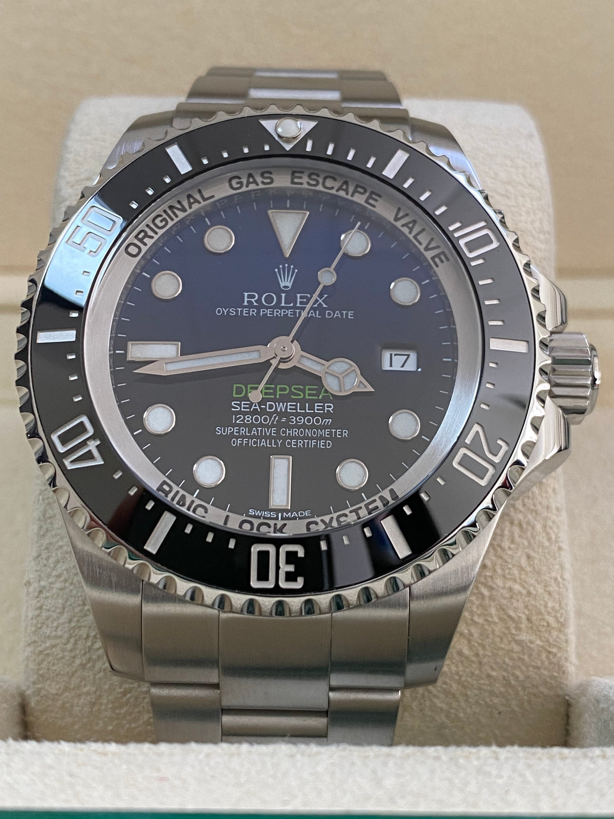 Rolex Sea-Dweller Deepsea 44 - 2016 - "James Cameron" Dial - 116660 *FULL SET*