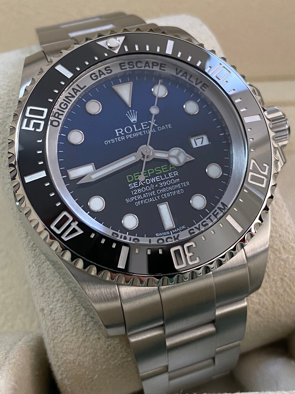 Rolex Sea-Dweller Deepsea 44 - 2016 - "James Cameron" Dial - 116660 *FULL SET*