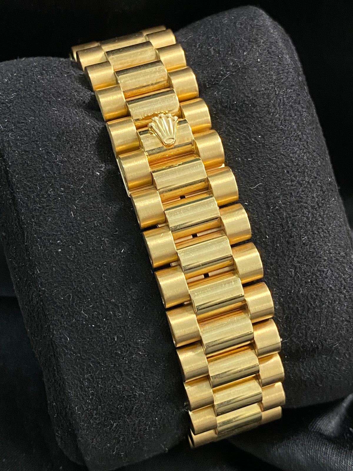 Rolex Yellow Gold Day-Date 36 - T serial - Fluted Bezel - Champagne Diamond Dial - President Bracelet - 18238 *UNPOLISHED*