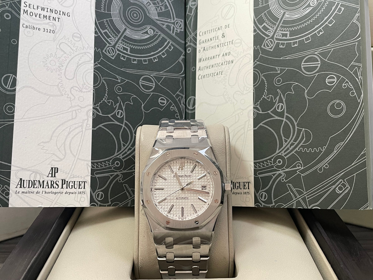 Audemars Piguet Royal Oak- 39mm - Self Winding - White Dial - 15300ST.00.1220ST.01