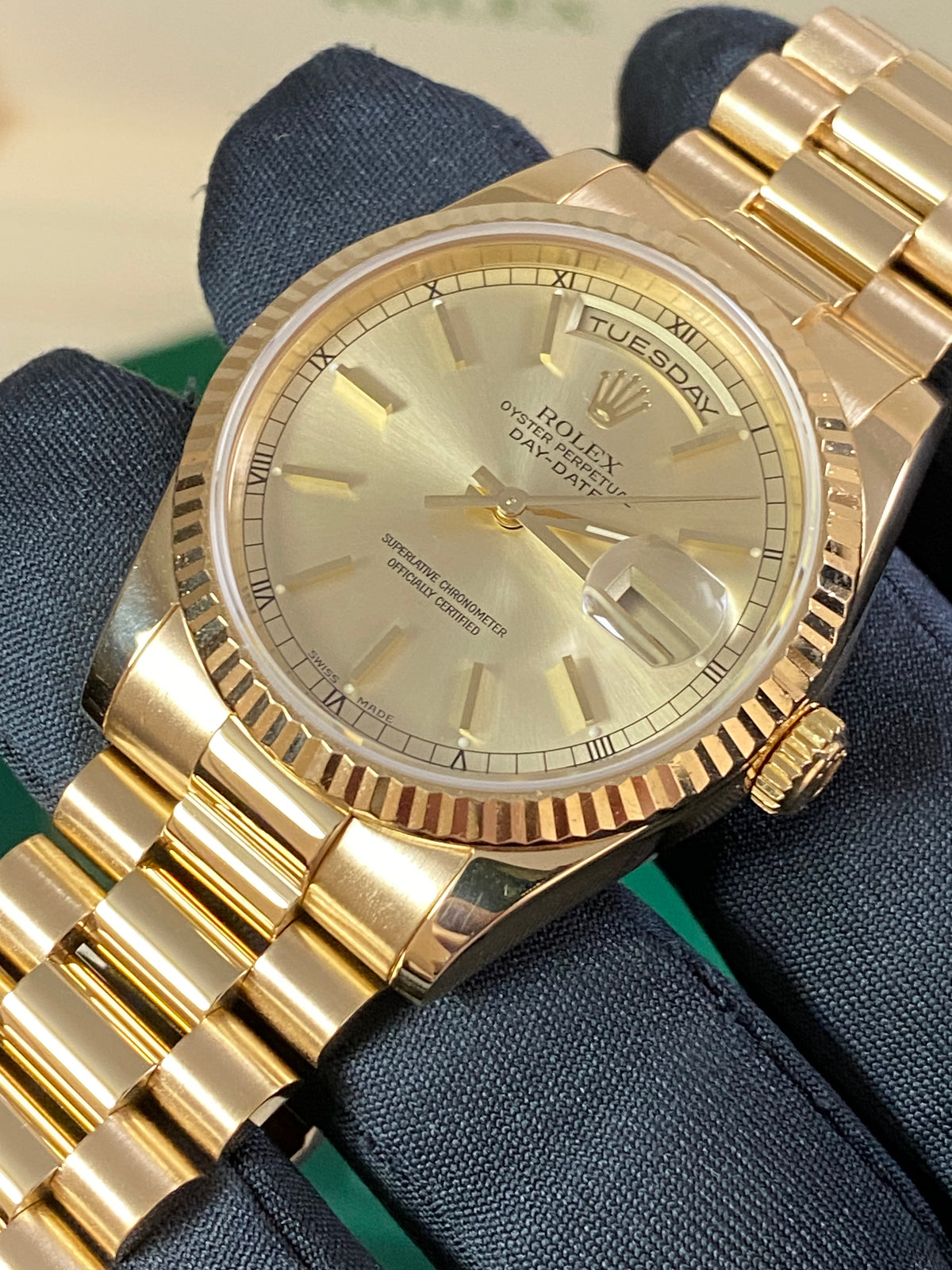 Rolex Yellow Gold Day-Date 36 - K serial - Fluted Bezel - Champagne Index Dial - President Bracelet - 118238