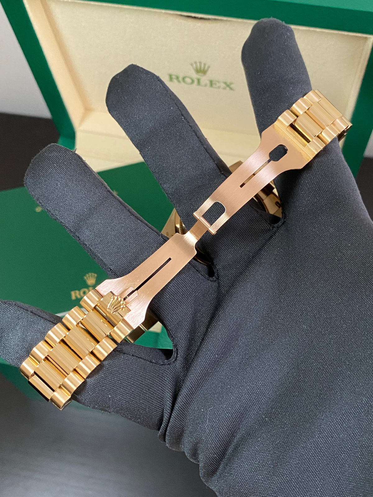 Rolex Yellow Gold Day-Date 36 - K serial - Fluted Bezel - Champagne Index Dial - President Bracelet - 118238