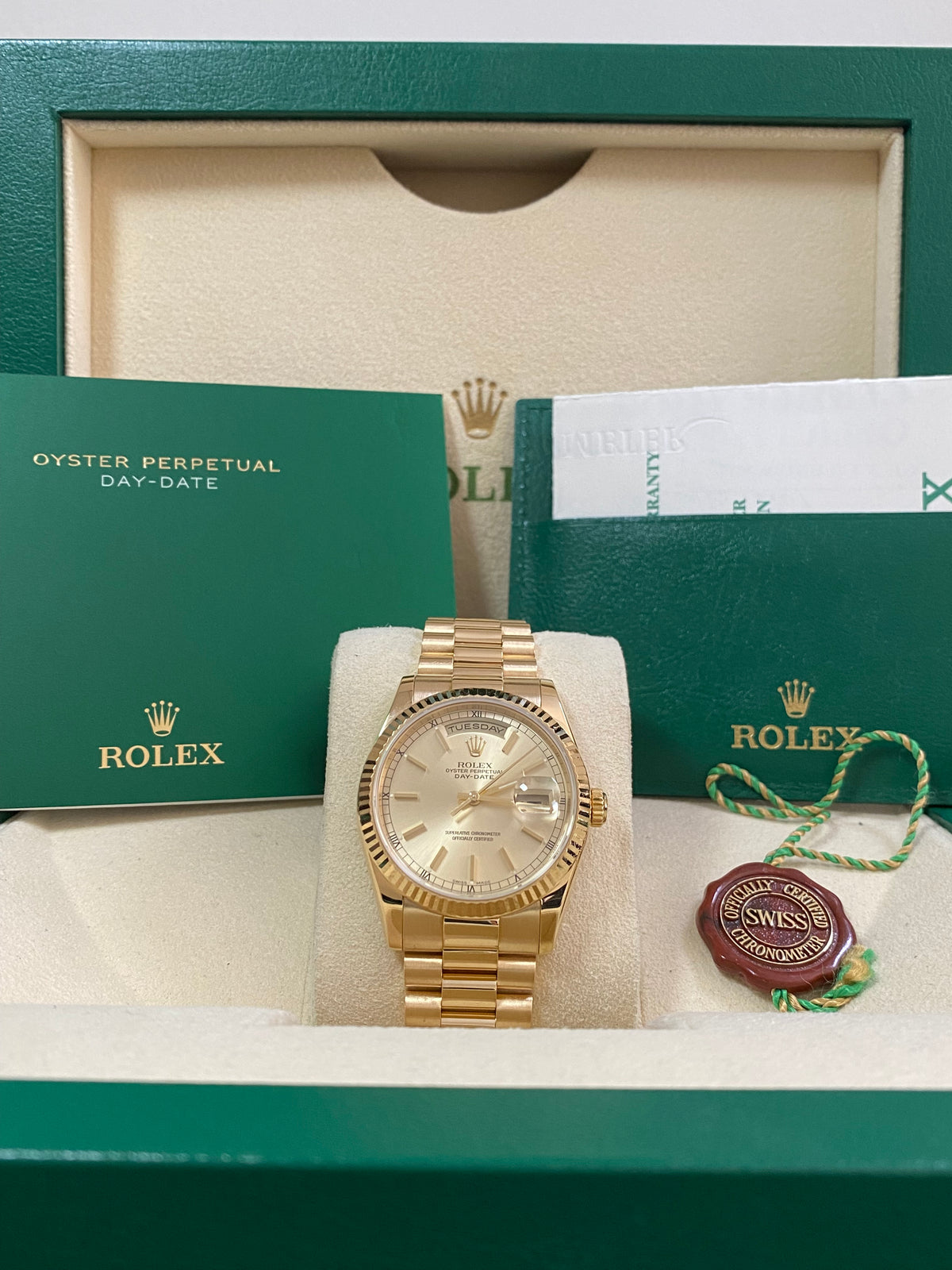 Rolex Yellow Gold Day-Date 36 - K serial - Fluted Bezel - Champagne Index Dial - President Bracelet - 118238