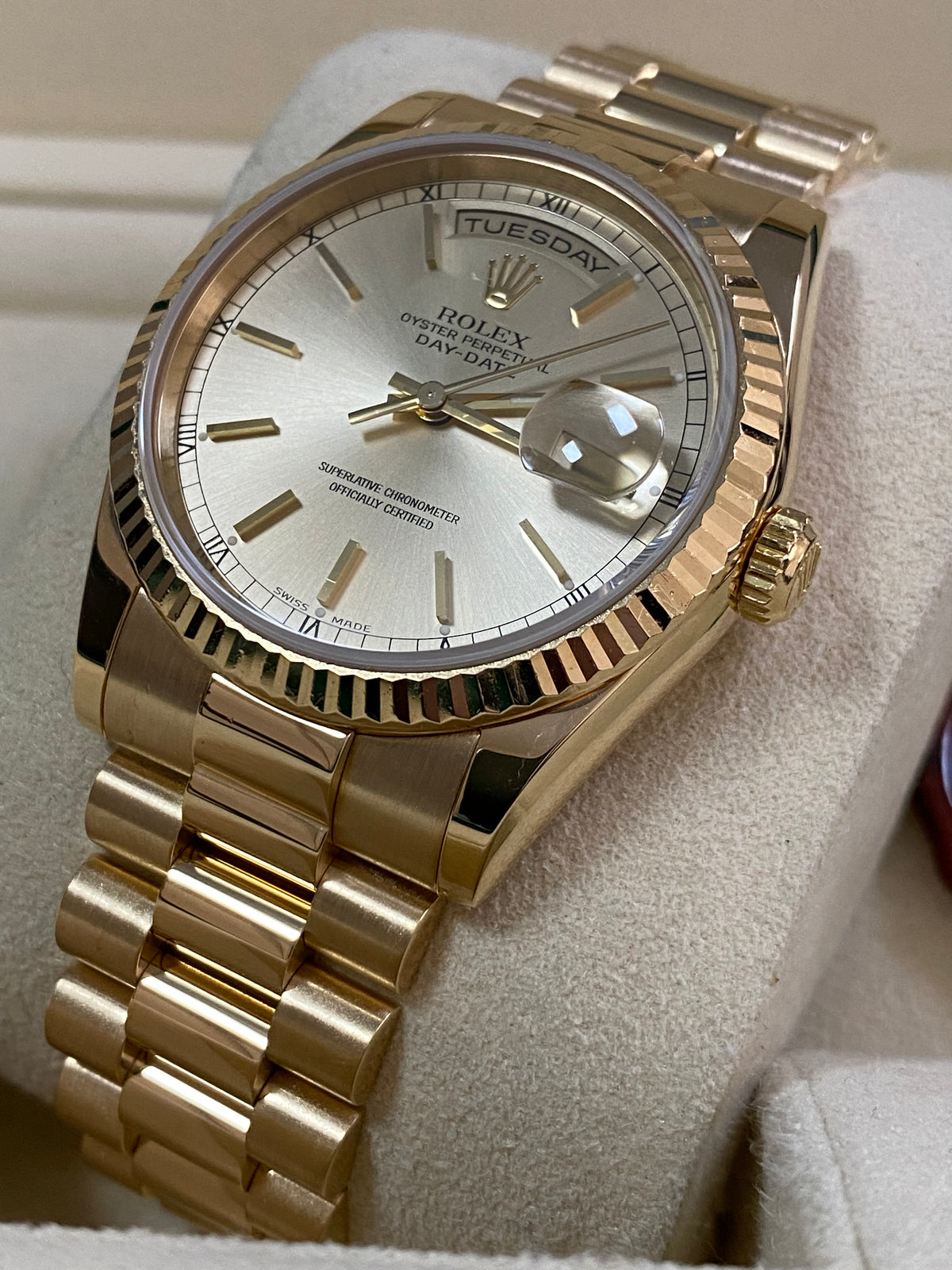 Rolex Yellow Gold Day-Date 36 - K serial - Fluted Bezel - Champagne Index Dial - President Bracelet - 118238