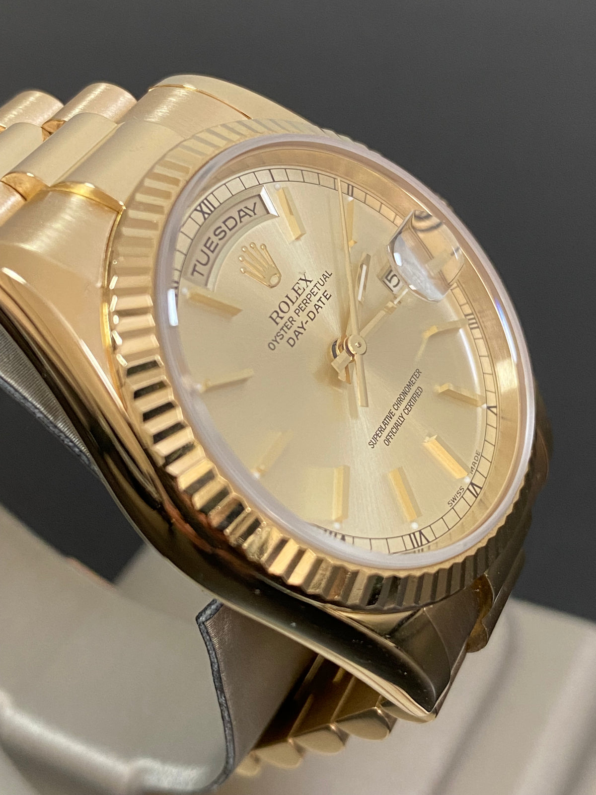 Rolex Yellow Gold Day-Date 36 - K serial - Fluted Bezel - Champagne Index Dial - President Bracelet - 118238