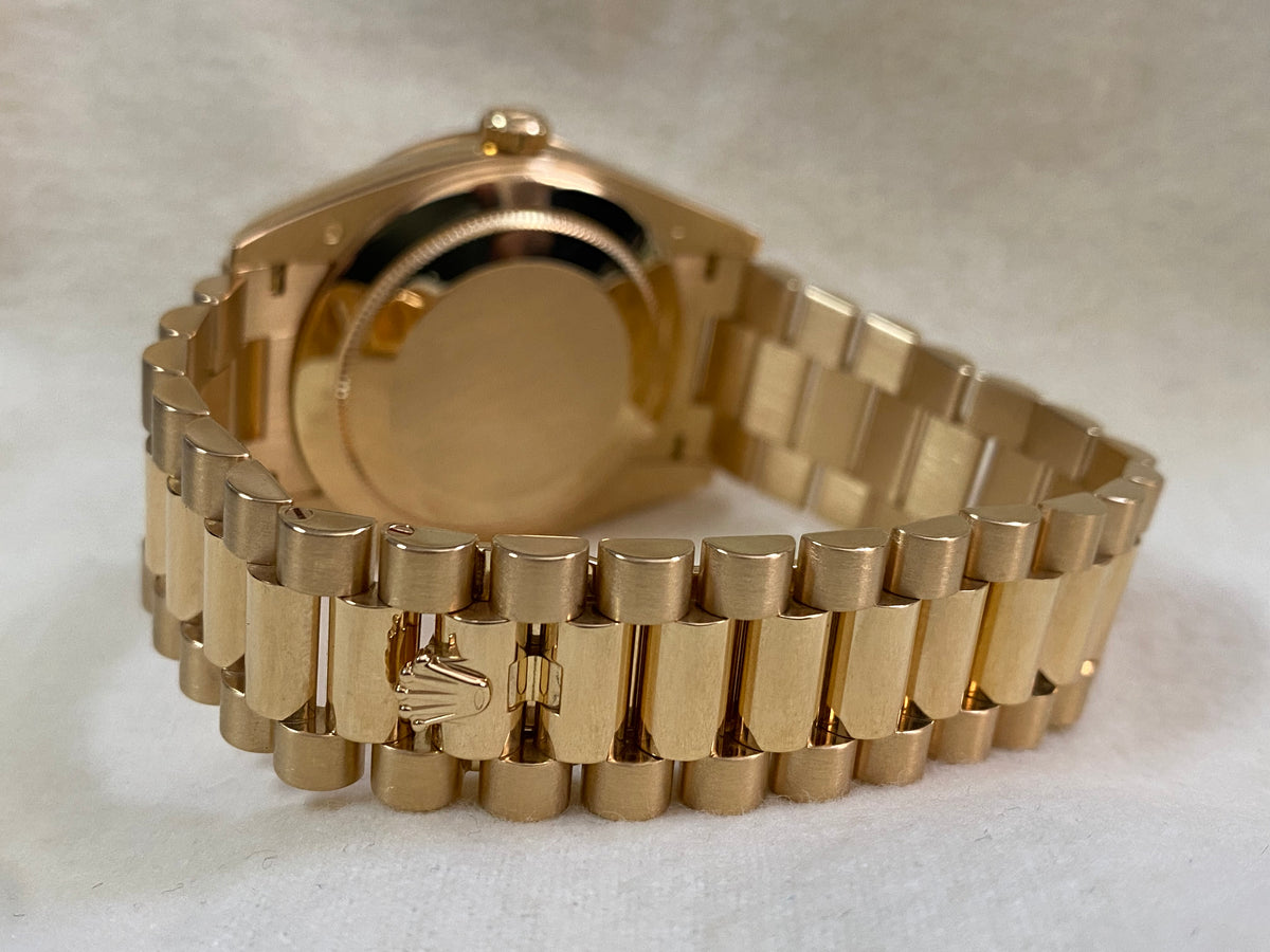 Rolex Yellow Gold Day-Date 40 - 2018 - Fluted Bezel - Champagne Index Dial - President Bracelet - 228238 *COMPLETE SET*