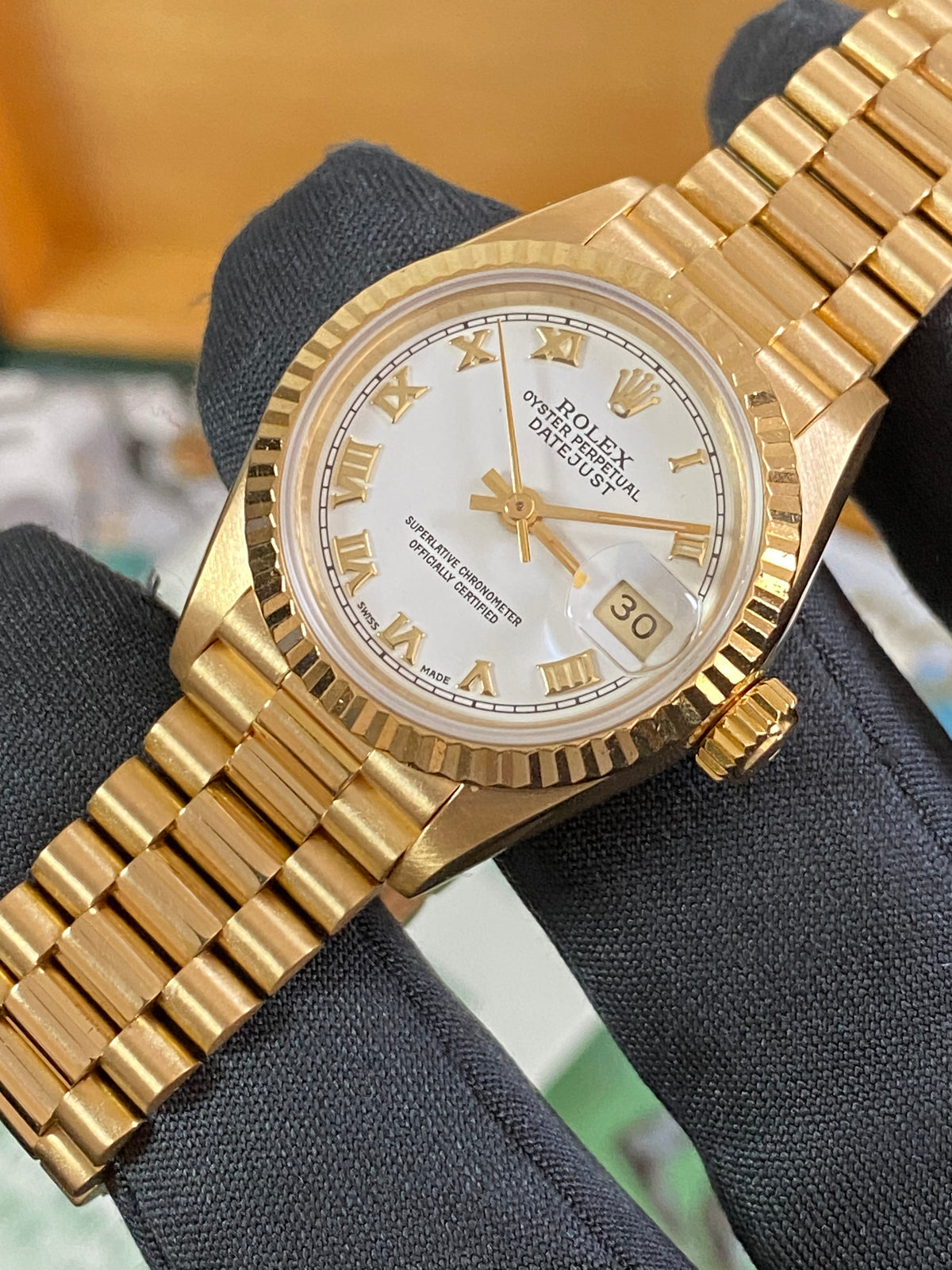 Rolex Yellow Gold Lady-Datejust - N serial - Fluted Bezel - White Roman Dial - President Bracelet - 69178