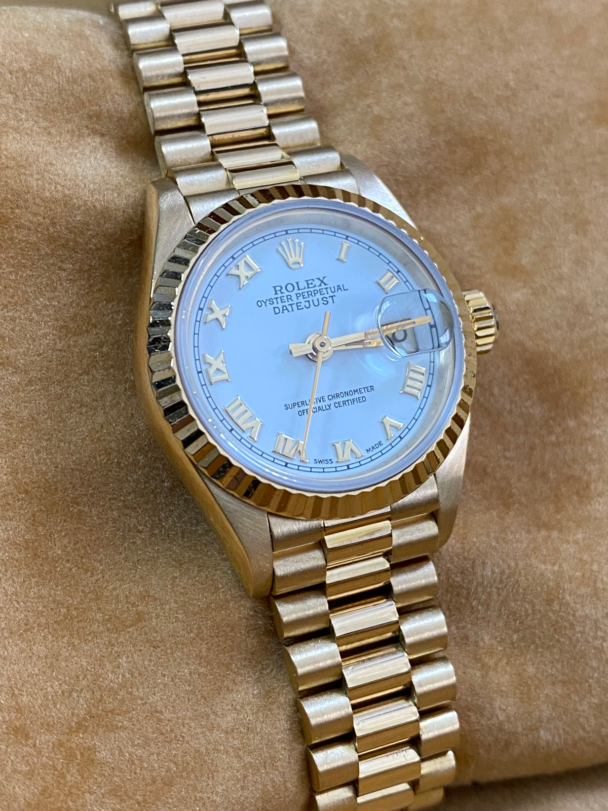 Rolex Yellow Gold Lady-Datejust - N serial - Fluted Bezel - White Roman Dial - President Bracelet - 69178