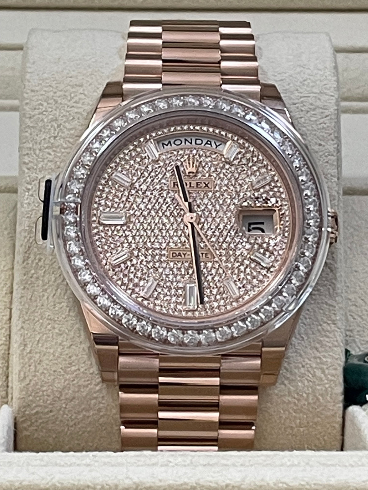 Rolex Everose Gold Day-Date 40 - 2023 - Diamond-Set Bezel - Diamond Paved Dial - President Bracelet - 228345RBR