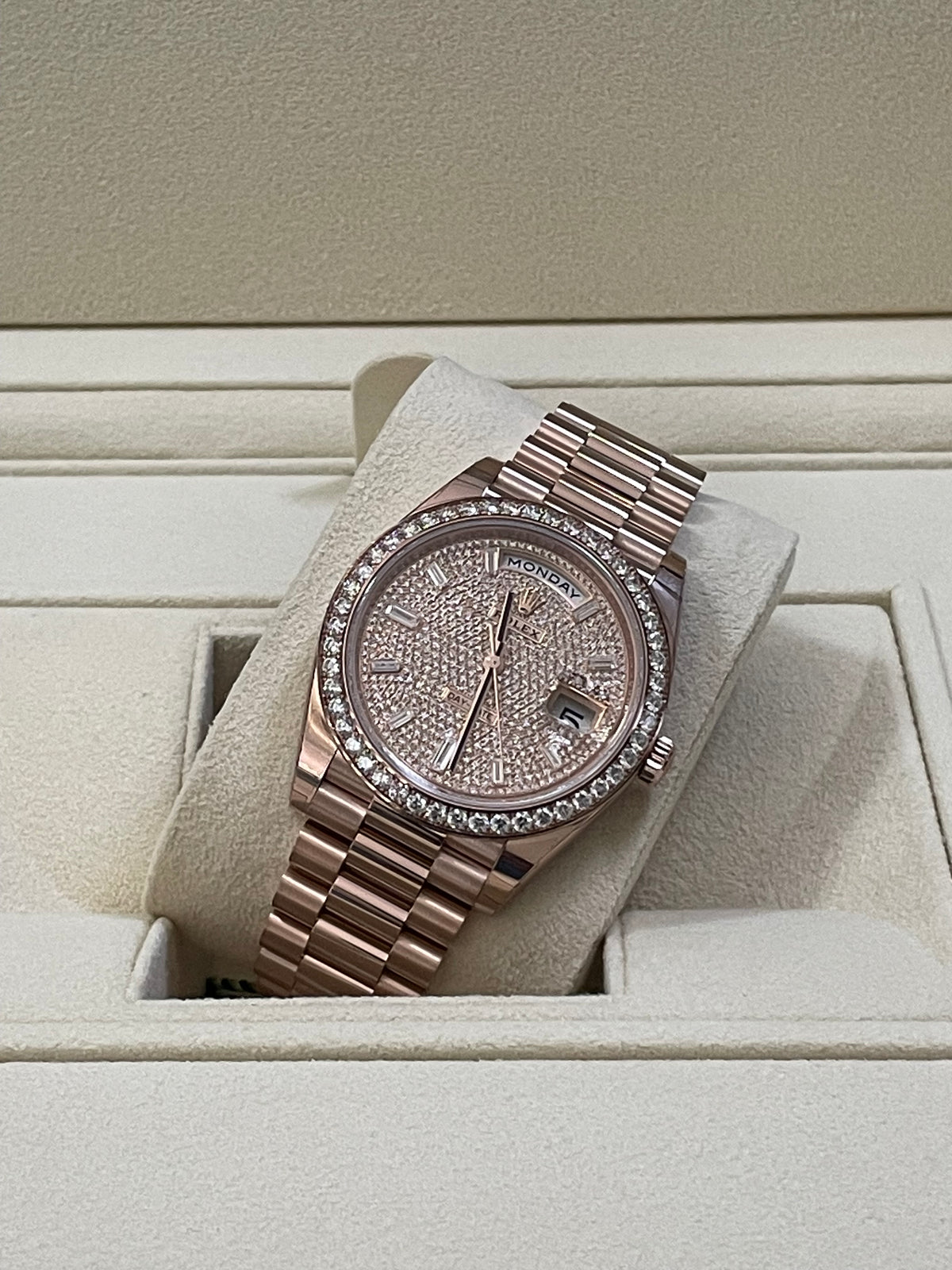 Rolex Everose Gold Day-Date 40 - 2023 - Diamond-Set Bezel - Diamond Paved Dial - President Bracelet - 228345RBR