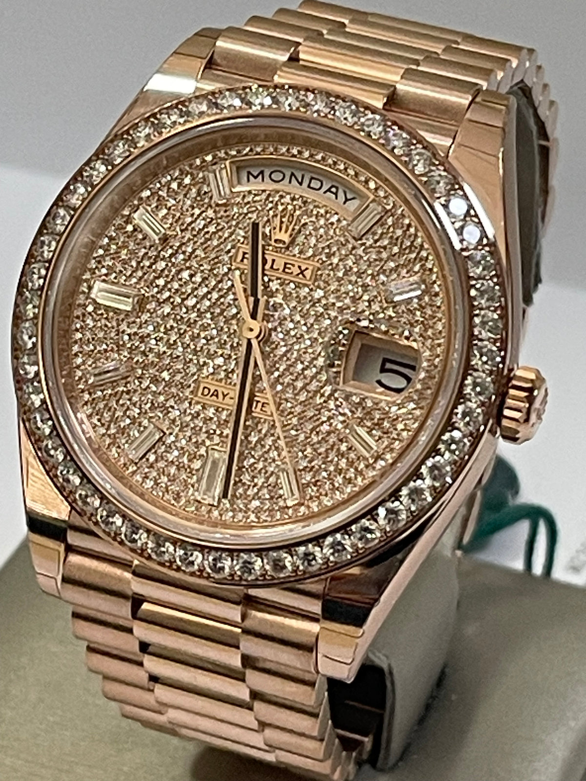 Rolex Everose Gold Day-Date 40 - 2023 - Diamond-Set Bezel - Diamond Paved Dial - President Bracelet - 228345RBR