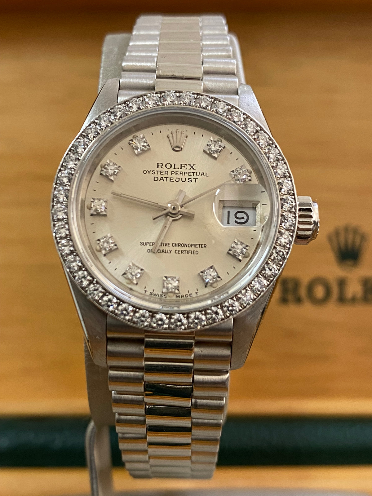 Rolex Platinum Lady-Datejust 26 - L serial - Diamond Bezel - Silver Diamond Dial - President Bracelet - 69136