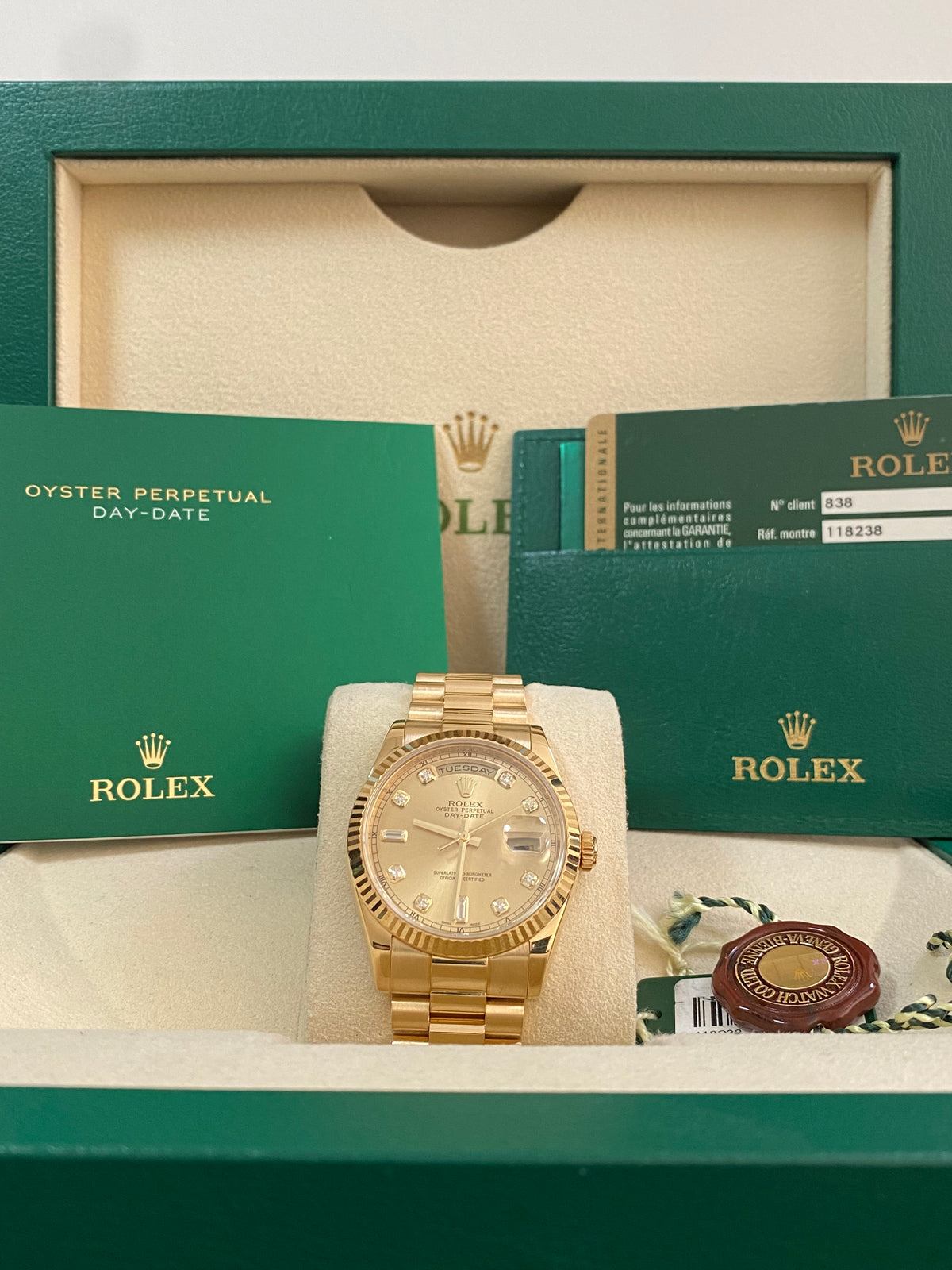 Rolex Yellow Gold Day-Date 36 - Z serial - Fluted Bezel - Champagne Diamond Dial - President Bracelet - 118238 *FULL SET*