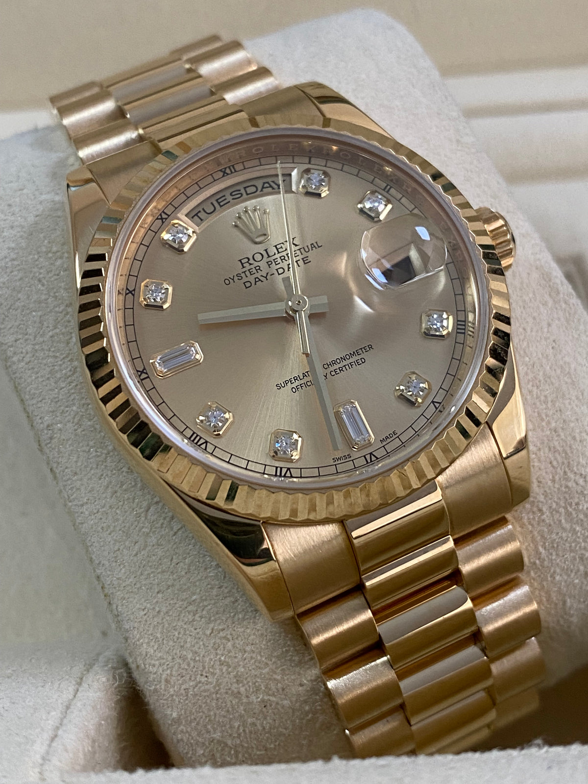 Rolex Yellow Gold Day-Date 36 - Z serial - Fluted Bezel - Champagne Diamond Dial - President Bracelet - 118238 *FULL SET*